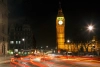 دانلود تصویر با کیفیت برج ساعت و خیابان در شب