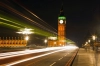 دانلود تصویر با کیفیت برج ساعت و خیابان در شب