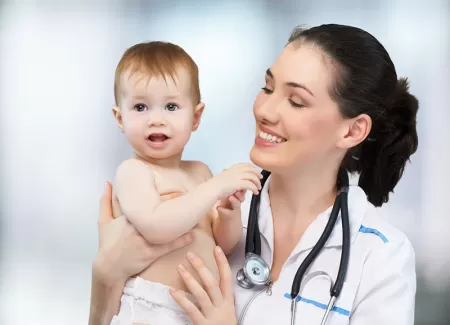 عکس استوک با کیفیت پزشک و کودک زیبا 