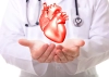 عکس استوک با کیفیت دکتر و قلب در دست 