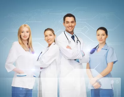 عکس استوک پزشکان و پرستار با لباس آبی 