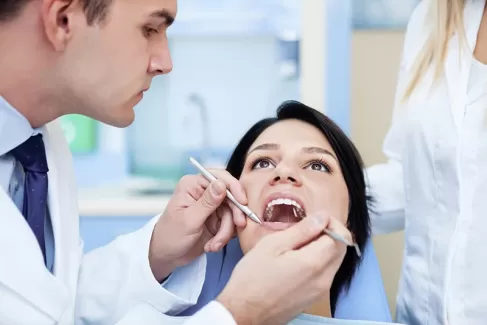 دانلود تصویر کیفیت ترمیم دندان خانم وپزشک مرد