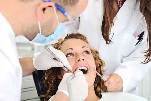 دانلود تصویر کیفیت درست کردن دندان بیمار توسط دندانپزشک 