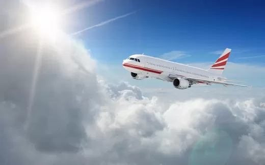 تصویر استوک کیفیت بالای هواپیما در آسمان