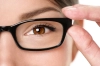 دانلود تصویر با کیفیت عینک طبی روی چشم 
