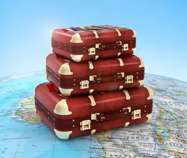 عکس باکیفیت چمدان و نقشه جهان عکس باکیفیت چمدان و نقشه جهان