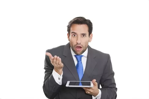 عکس باکیفیت مرد و تبلت عکس باکیفیت مرد و تبلت