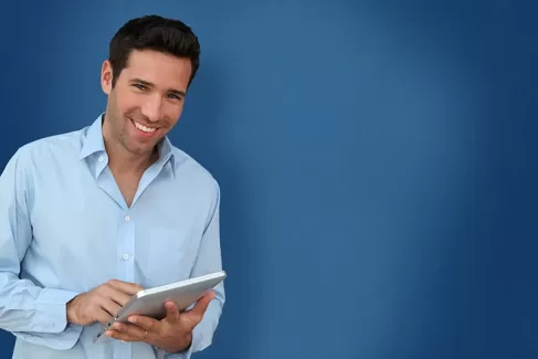 دانلود عکس استوک باکیفیت مرد و تبلت دانلود عکس استوک باکیفیت مرد و تبلت