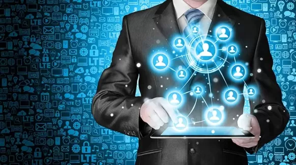دانلود تصویر استوک باکیفیت مرد و تبلت دانلود تصویر استوک باکیفیت مرد و تبلت