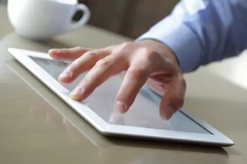 عکس استوک کیفیت بالای دست و تبلت عکس استوک کیفیت بالای دست و تبلت
