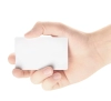 عکس باکیفیت انگشتان دست و کارت سفید با زمینه سفید