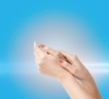 عکس باکیفیت  دست و ناخن لاک زده