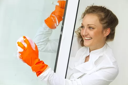 عکس باکیفیت تمیز کردن شیشه عکس باکیفیت تمیز کردن شیشه