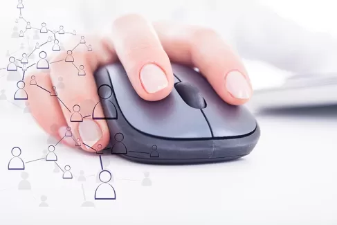 تصویر استوک باکیفیت موس کامپیوتر و دست تصویر استوک باکیفیت موس کامپیوتر و دست