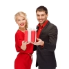 عکس استوک باکیفیت جعبه کادو در دست خانم و آقا