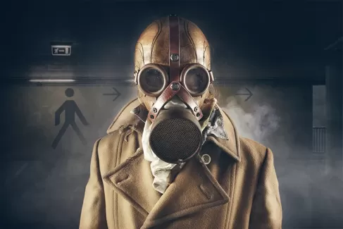 تصویر کیفیت بالای مرد با ماسک ضد شیمیایی