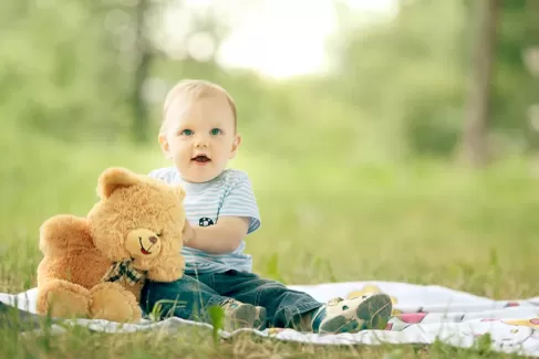 دانلود عکس استوک کودک و عروسک باکیفیت بالا دانلود عکس استوک کودک و عروسک باکیفیت بالا