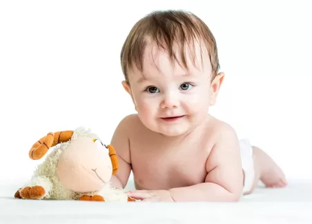 دانلود تصویر استوک کودک و عروسک باکیفیت بالا