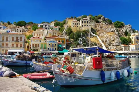 تصویر با کیفیت دریا و جزیره سیمی در یونان