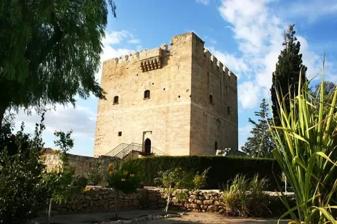 عکس با کیفیت بنای تاریخی قلعه کولوسی