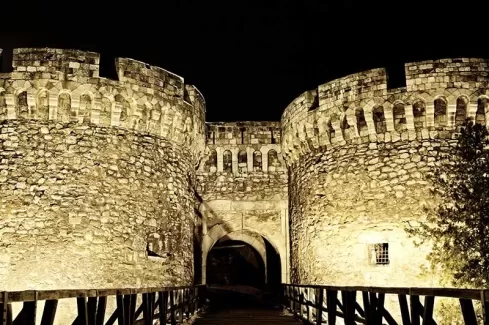 عکس با کیفیت بنای تاریخی قلعه بلگراد