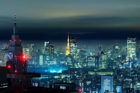 دانلود عکس نمای شهر در شب با چراغ های روشن
