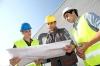 عکس باکیفیت مهندسین نقشه در دست
