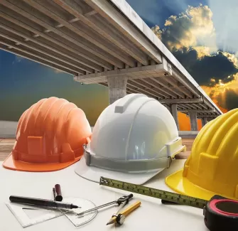 عکس کلاه ایمنی مهندسی در رنگ مختلف عکس کلاه ایمنی مهندسی در رنگ مختلف