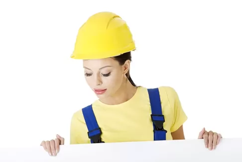 عکس با کیفیت کلاه ایمنی بر سر زن عکس با کیفیت کلاه ایمنی بر سر زن