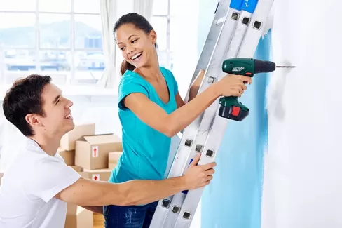 عکس با کیفیت زن و مرد در حال دریل زدن عکس با کیفیت زن و مرد در حال دریل زدن