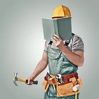 عکس با کیفیت مهندس و کتاب در دست عکس با کیفیت مهندس و کتاب در دست