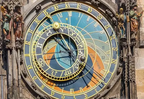 تصویر باکیفیت ساعت بانماد ماه تولد