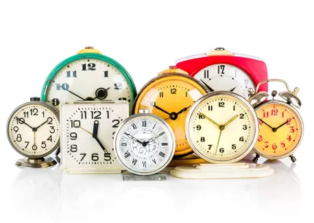 تصویر باکیفیت ساعت های زنگ دار رنگی