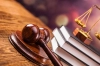 عکس باکیفیت چکش و ترازوی قانون
