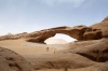 تصویر با کیفیت صخره و آسمان آبی