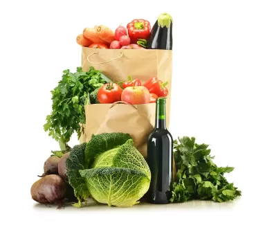 تصویر با کیفیت میوه و سبزیجات در پاکت خرید