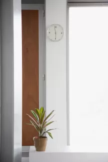 عکس باکیفیت ساعت روی دیوار عکس باکیفیت ساعت روی دیوار