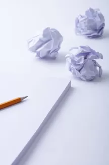 عکس باکیفیت مداد روی کاغذهای سفید عکس باکیفیت مداد روی کاغذهای سفید