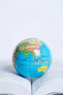 دانلود تصویر باکیفیت کره جغرافیایی و کتاب دانلود تصویر باکیفیت کره جغرافیایی و کتاب