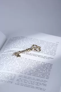عکس باکیفیت کلید و کتاب عکس باکیفیت کلید و کتاب