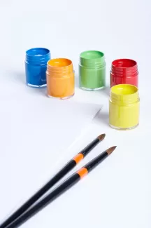 تصویر کیفیت بالای گواش و قلم مو تصویر کیفیت بالای گواش و قلم مو