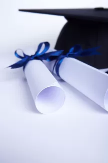 دانلود عکس باکیفیت برگه و کلاه فارغ التحصیلی دانلود عکس باکیفیت برگه و کلاه فارغ التحصیلی