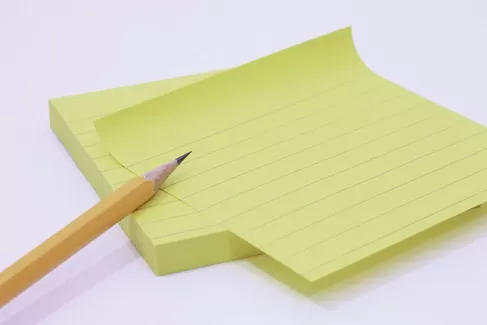 تصویر باکیفیت مداد و برگه یادداشت تصویر باکیفیت مداد و برگه یادداشت