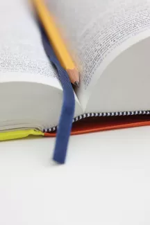 دانلود عکس استوک باکیفیت کتاب و مداد دانلود عکس استوک باکیفیت کتاب و مداد