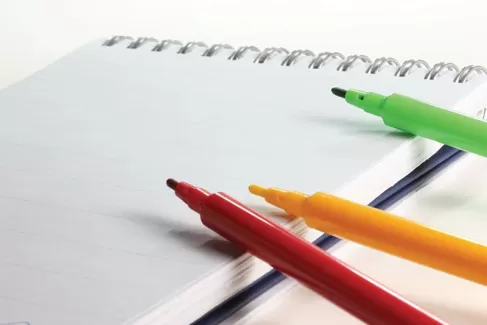 دانلود عکس باکیفیت دفترچه و ماژیک