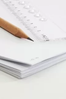 عکس کیفیت بالای مداد و خط کش عکس کیفیت بالای مداد و خط کش