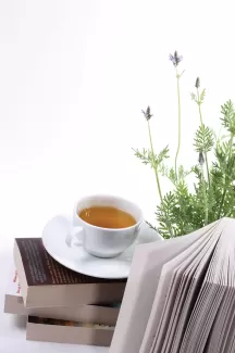 تصویر باکیفیت فنجان و کتاب تصویر باکیفیت فنجان و کتاب
