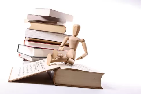 دانلود تصویر باکیفیت کتاب ها و آدمک چوبی دانلود تصویر باکیفیت کتاب ها و آدمک چوبی