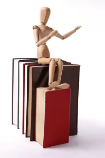 دانلود تصویر باکیفیت آدمک روی کتاب دانلود تصویر باکیفیت آدمک روی کتاب