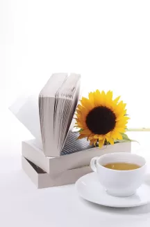 دانلود تصویر استوک باکیفیت فنجان و کتاب دانلود تصویر استوک باکیفیت فنجان و کتاب